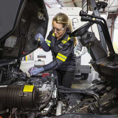Prolift Toyota worker testing a lift